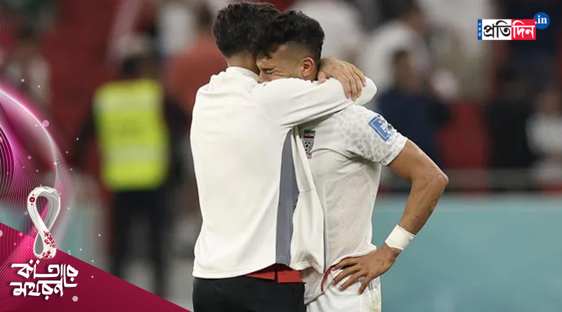 বিশ্বকাপ বিদায়ে অঝোরে কান্না ইরানি ফুটবলারের, সান্ত্বনা মার্কিন খেলোয়াড়ের, ভাইরাল ভিডিও
