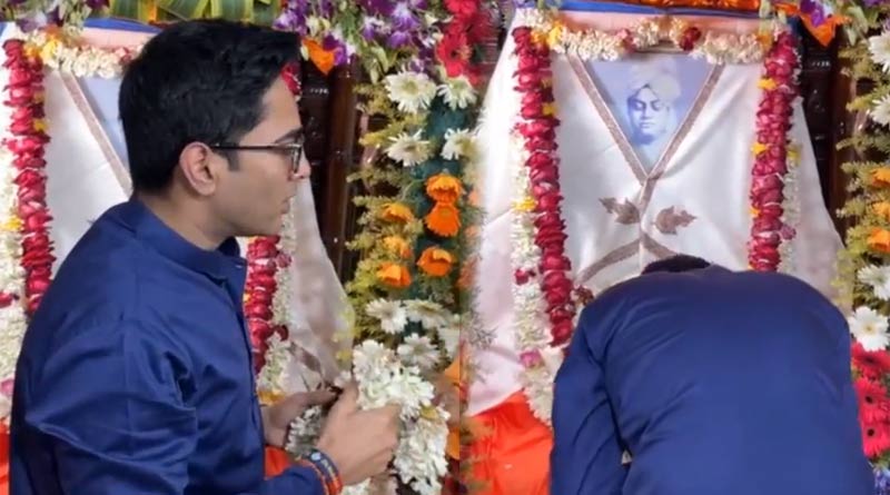 জন্মবার্ষিকীতে স্বামীজিকে শ্রদ্ধা জানাতে সিমলা স্ট্রিটে অভিষেক বন্দ্যোপাধ্যায়, কথা মহারাজদের সঙ্গে