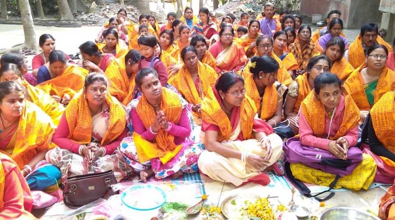 Nadia female priests take lesson for performing Saraswati Puja | Sangbad Pratidin