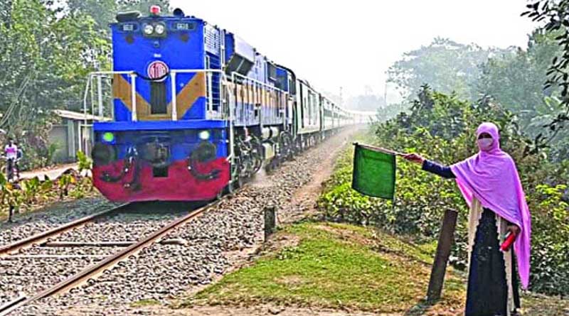 Never taken a leave for three years! Rail crossing staff sets record in Bangladesh | Sangbad Pratidin