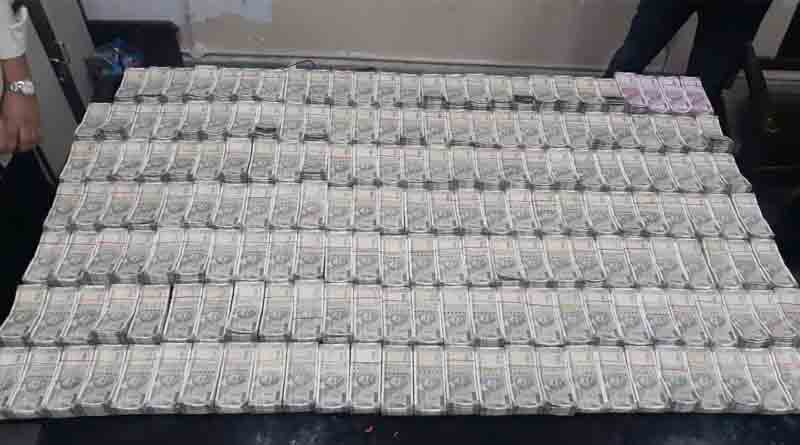 More than 1 crore in cash seized from car in Park Street, one detained | Sangbad Pratidin
