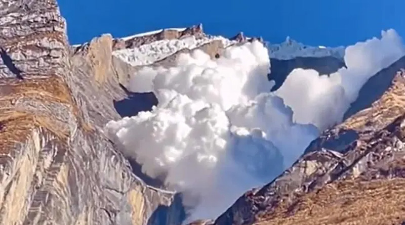 Viral Video of 'Unseen' Phenomenon Of 'Cloud Avalanche' On Mount Everest In Nepal | Sangbad Pratidin