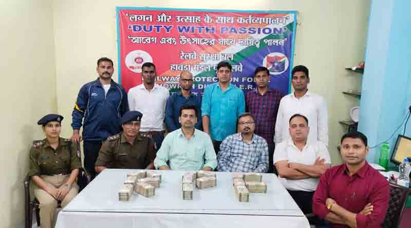 Gold worth 1 crore and 40 lac cash seized from trains destined to Howrah | Sangbad Pratidin