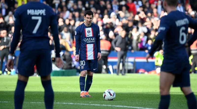 Lionel Messi scored a sublime free-kick in stoppage time as PSG beat Lille । Sangbad Pratidin