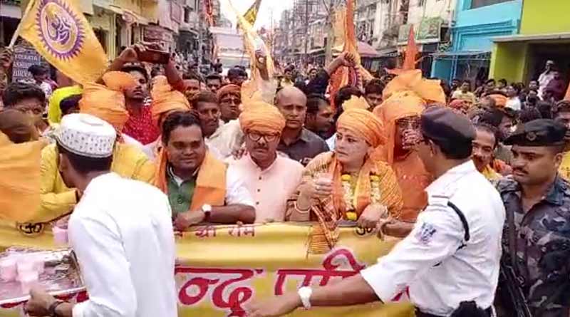 Muslim youths welcomes Ram Navami rally in Jamuria । Sangbad Pratidin