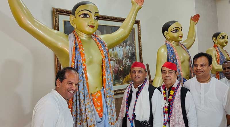 Akhilesh Yadav visits Mayapur, ISKON authorities to avoid politics | Sangbad Pratidin