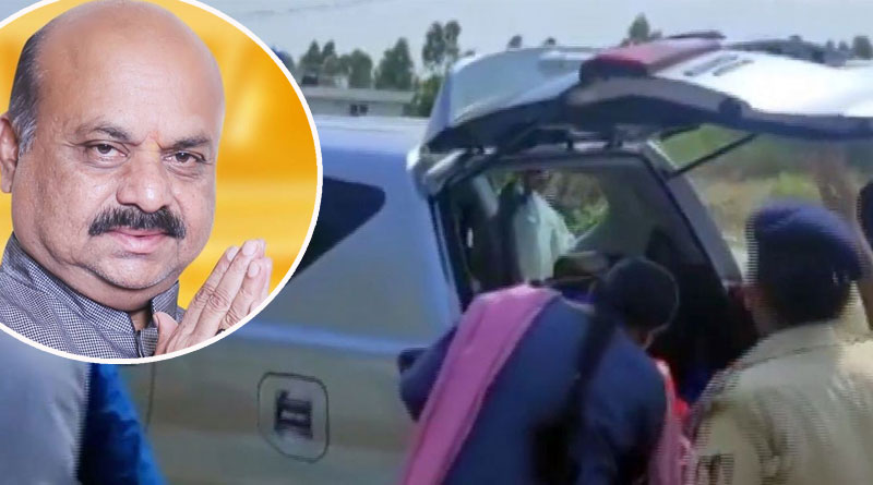 Election officials on Friday intercepted and checked Karnataka Chief Minister Basavaraj Bommai's car | Sangbad Pratidin