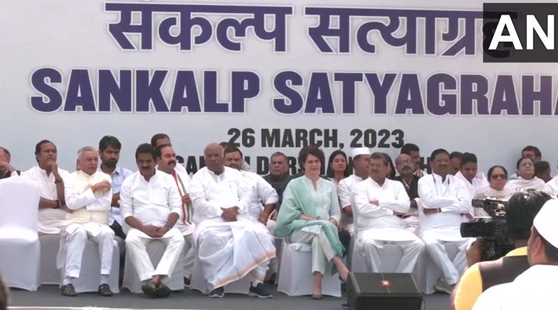 Mallikarjun Kharge and Priyanka Gandhi Vadra are leading the satyagraha | Sangbad Pratidin