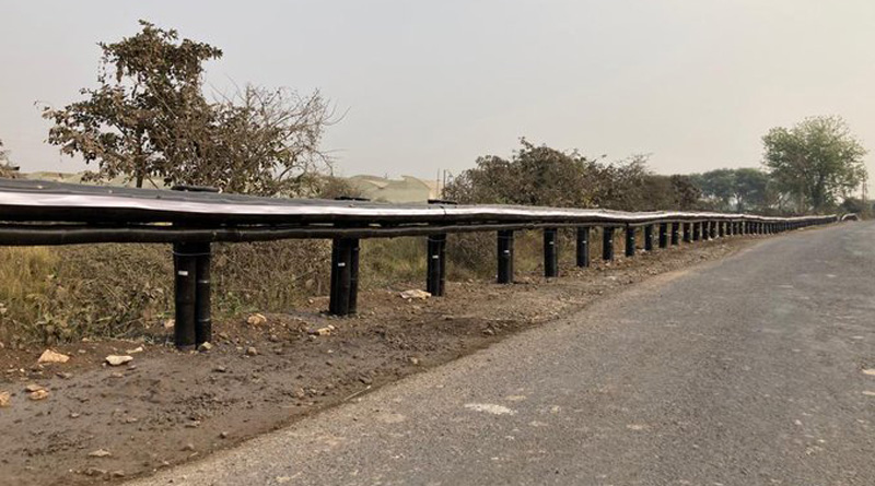 Bamboo made Crash Barrier is used in Maharashtra the first in India | Sangbad Pratidin