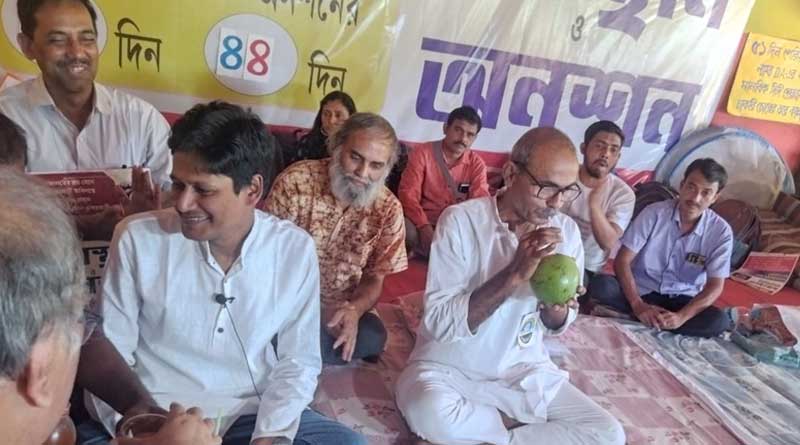 DA protesters in Kolkata withdraw hunger strike after 44 days at Shahid Minar | Sangbad Pratidin