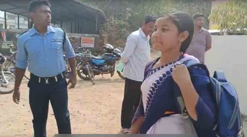 Birbhum HS examinee reaches to school instead of examination center | Sangbad Pratidin
