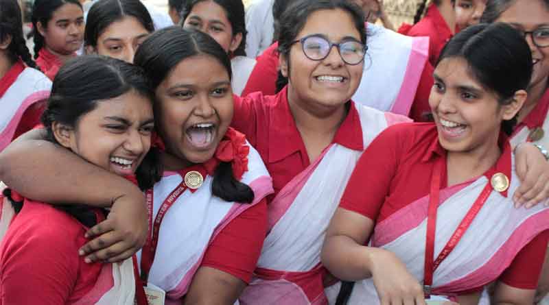 শেষ পরীক্ষা, উচ্ছ্বাসে মাতোয়ারা মাধ্যমিক পরীক্ষার্থীরা