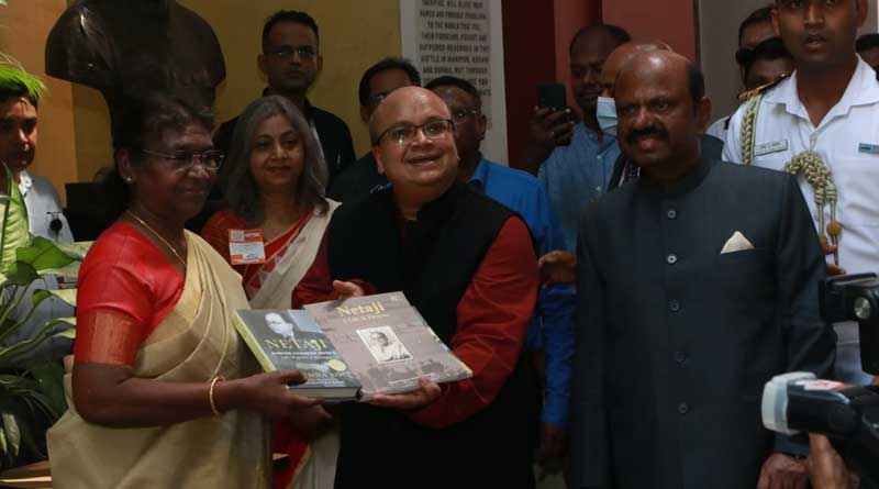 President's visit in Bengal LIVE UPDATE: Draupadi Murmu pays tribute to Netaji Subhas Chandra Bose at Netaji Bhaban and visits Jorasanko | Sangbad Pratidin