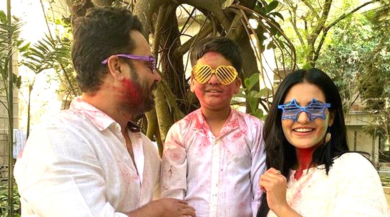 Rahul Arunoday Banerjee and Priyanka Sarkar played holi with son Shohoj | Sangbad Pratidin