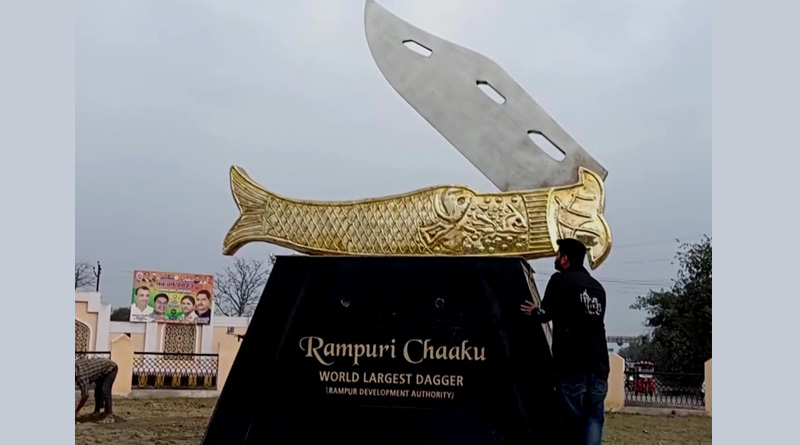 20 feet metal knife installed in Rampur in Uttar Pradesh | Sangbad Pratdin