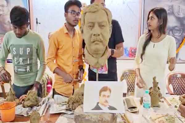 Abhijit-Ganguly-statue