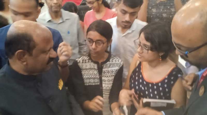 Governor C V Anand Bose faces agitation in Presidency University | Sangbad Pratidin