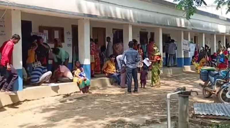 Duare Sarkar organised at school premises during exam, guardians are irritated । Sangbad Pratidin