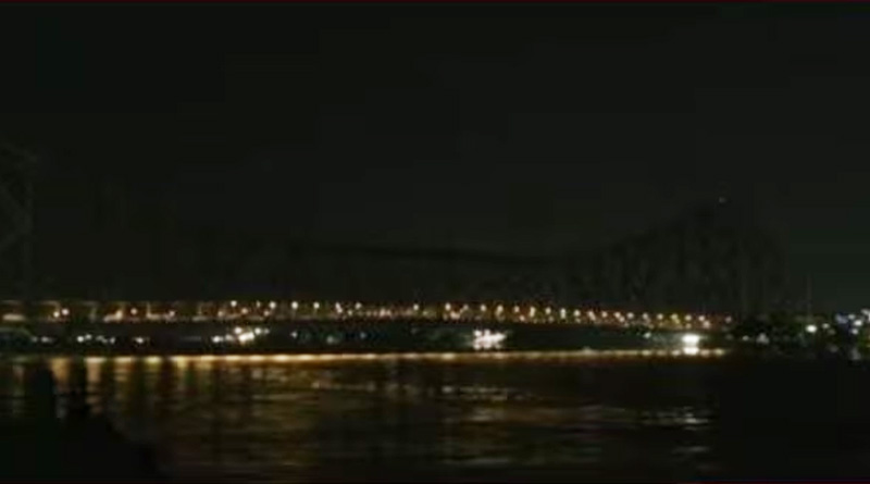 Howrah Bridge Lights being switched off to observe 'Earth Hour' | Sangbad Pratidin