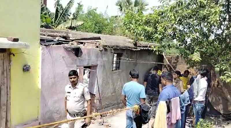 পারিবারিক শত্রুতা নাকি অন্য কিছু? কুলটিতে বিস্ফোরণে উড়ল বাড়ির ছাদ, আটক ২