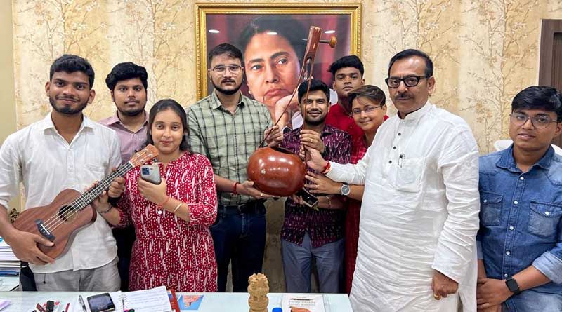 CM Mamata Banerjee sends musical instruments to newly formed 'Joyee' band by TMCP members after she named it | Sangbad Pratidin
