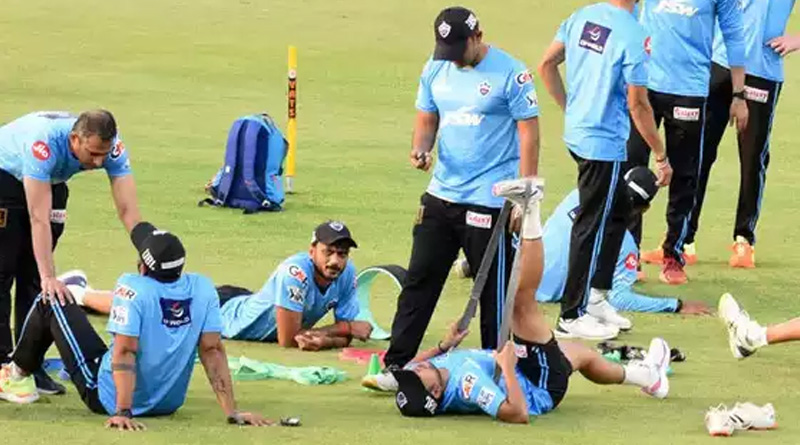 বিমান থেকেই উধাও ব্যাট, প্যাড! অন্তত ১৬ লক্ষ টাকার জিনিস চুরি দিল্লি ক্যাপিটালস ক্রিকেটারদের