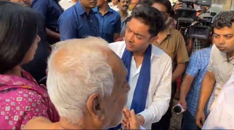 Old man at Raina breaks down after meeting Abhishek Banerjee, complains about allowance | Sangbad Pratidin