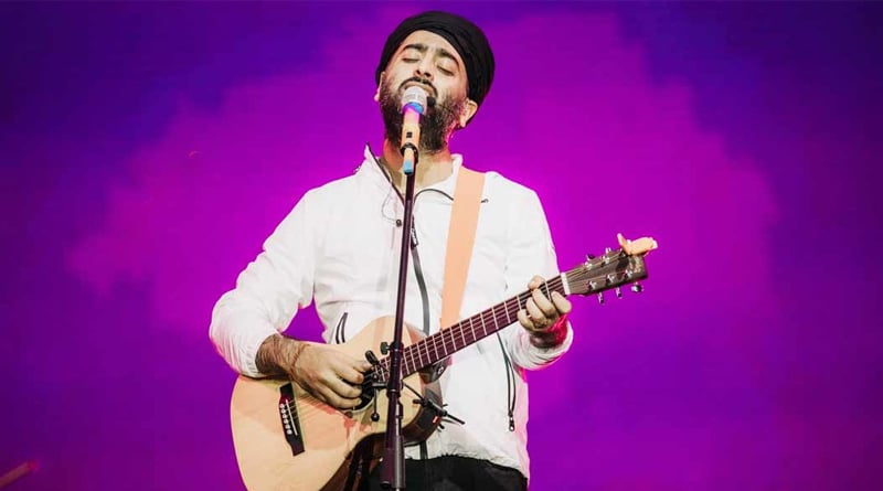 Arijit Singh gets heckled on the stage video goes Viral| Sangbad Pratidin