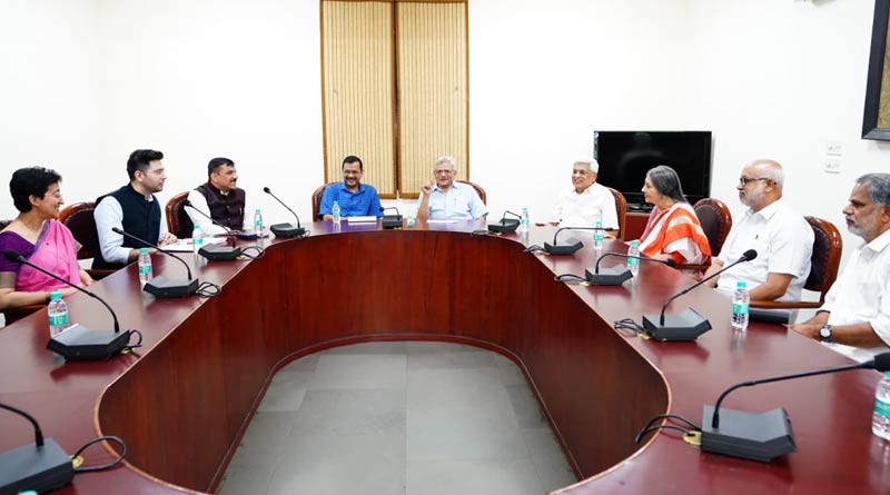 Prakash Karat, known as anti-AAP attends meeting of Sitharam Yechuri and Arvind Kejriwal in Delhi | Sangabd Pratidin
