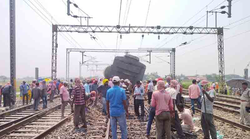 Loco pilot error resulted in local train derailment at Shaktigarh | Sangbad Pratidin