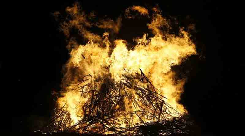 Man jumps into childhood friend’s burning pyre in Uttar Pradesh | Sangbad Pratidin