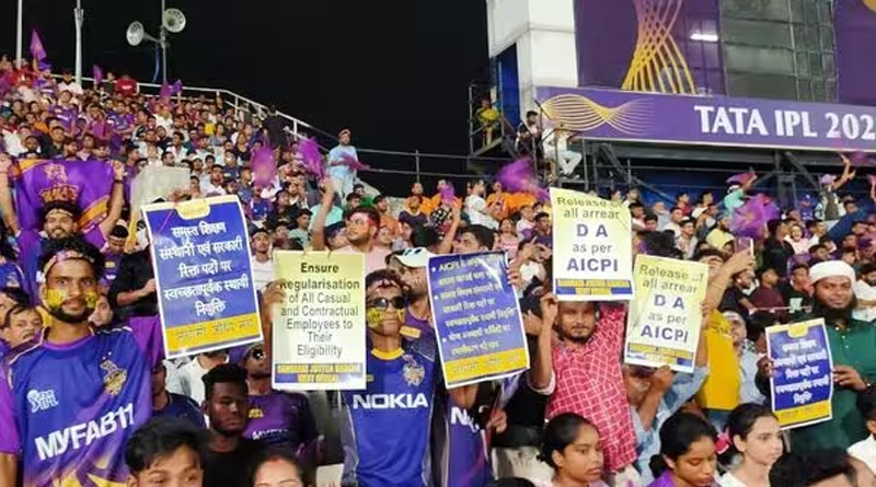 DA Protestors show banner at Eden Gardens during IPL match of KKR | Sangbad Pratidin