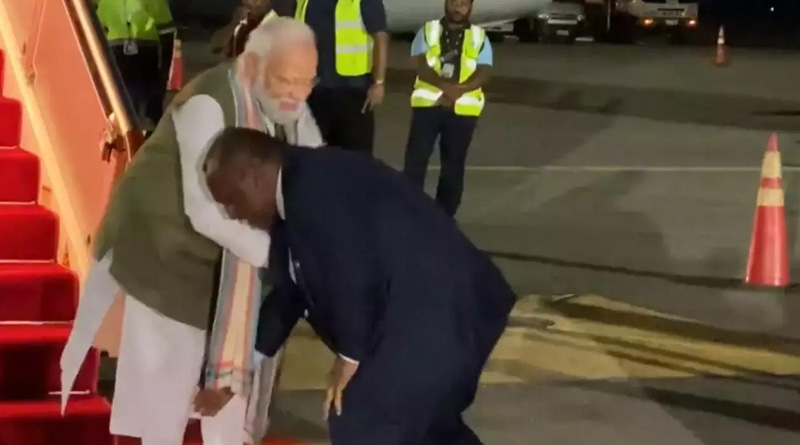 Papua New Guinea PM touches feet of Narendra Modi, video gets viral | Sangbad Pratidin