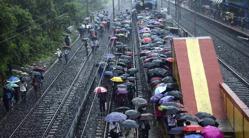 Train service disrupted in Howrah main and Sealdah South route due to rain | Sangbad Pratidin