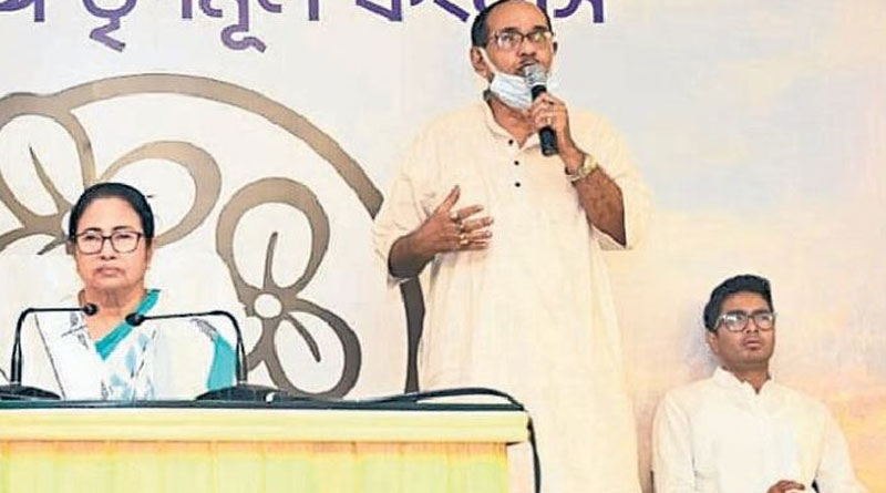 আবেগের উপহার! অভিষেকের জন্য তৃণমূলের রাজ্য সভাপতির পদ ছাড়তে চান সুব্রত বক্সী, নারাজ অভিষেক