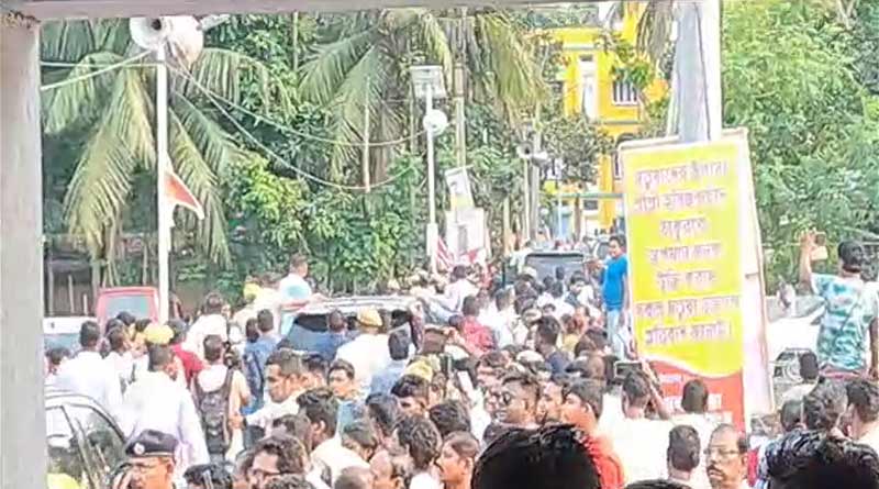 Clash broke out between TMC and BJP in Thakurnagar hospital | Sangbad Pratidin