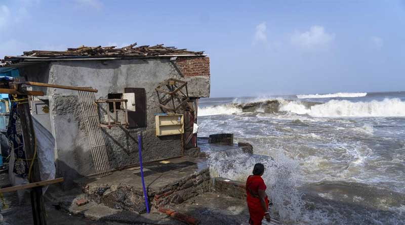 As Cyclone Biparjoy Approaches, thousands evacuate homes In Pakistan | Sangbad Pratidin