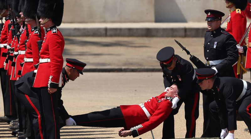 3 British Soldiers faint in front of Prince William Amid London Heat