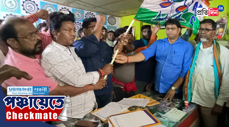 WB Panchayat Election: ভোটের আবহে এলাকা উত্তপ্ত হতেই ‘ডিগবাজি’? পুরুলিয়ায় সদলবলে তৃণমূলে ২ সিপিএম প্রার্থী