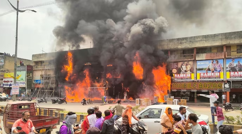 Fire engulfs in a factory in Howrah, huge losses assumed | Sangbad Pratidin