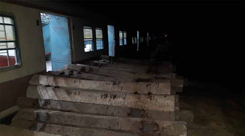 ফের ট্রেন দুর্ঘটনা, বরাতজোরে রক্ষা হাওড়া-কাটোয়া লোকালের যাত্রীদের