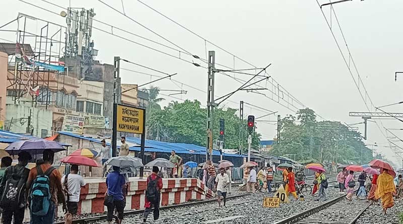Signaling fault at Madhyamgram station, service stopped in Sealdah Bongaon and Sealdah-Hasnabad division | Sangbad Pratidin