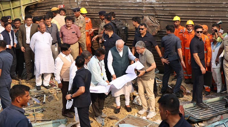 PM Narendra Modi visits a hospital in Balasore to meet the injured victims | Sangbad Pratidin
