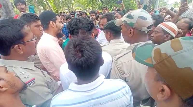 Clash broke out between local people and ISF in kakdwip on monday | Sangbad Pratidin