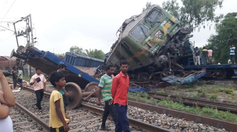 Two goods trains collided at railway station in Bankura | Sangbad Pratidin