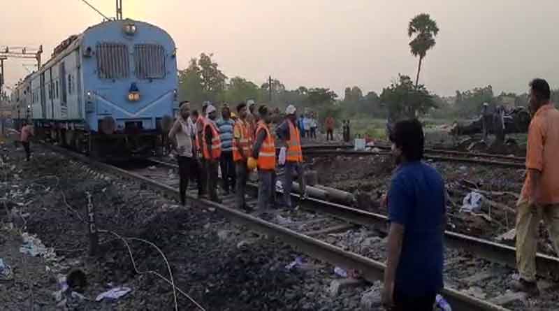Railways Minister Ashwini Vaishnaw says, our target is to finish the restoration work by Wednesday morning । Sangbad Pratidin