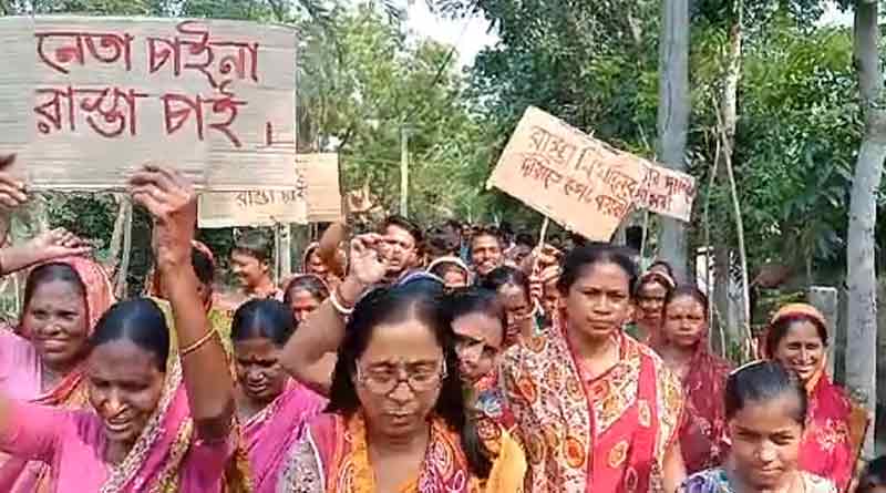 দিনের পর দিন হয়নি রাস্তা সংস্কার, প্রতিবাদে ভোট বয়কটের ডাক স্থানীয়দের