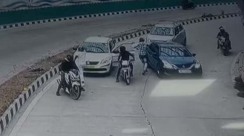 Bike riders robbed 2 lacs in Delhi, caught in CCTV, Kejri demands resignation of LG | Sangbad Pratidin