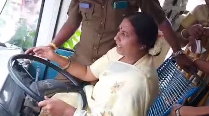 দিল্লির পর কর্ণাটকেও সরকারি বাসে নিখরচায় সফর মেয়েদের, বাস চালালেন মহিলা বিধায়ক