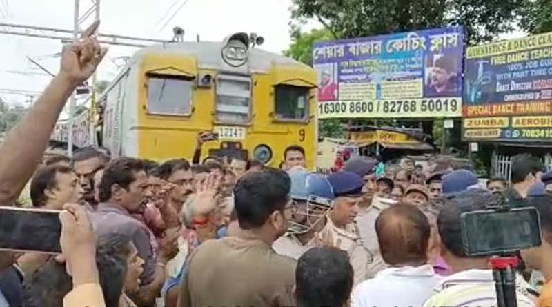 Rail Block at Barrackpore station, train services disrupted in Sealdah main section | Sangbad Pratidn